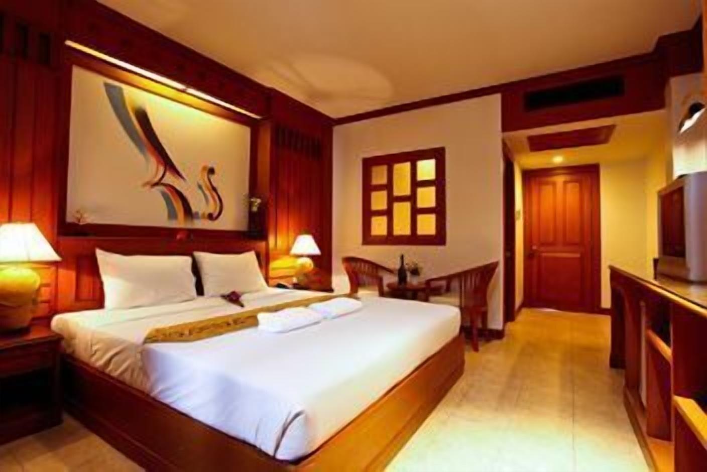 Cello Hotel Patong Екстер'єр фото